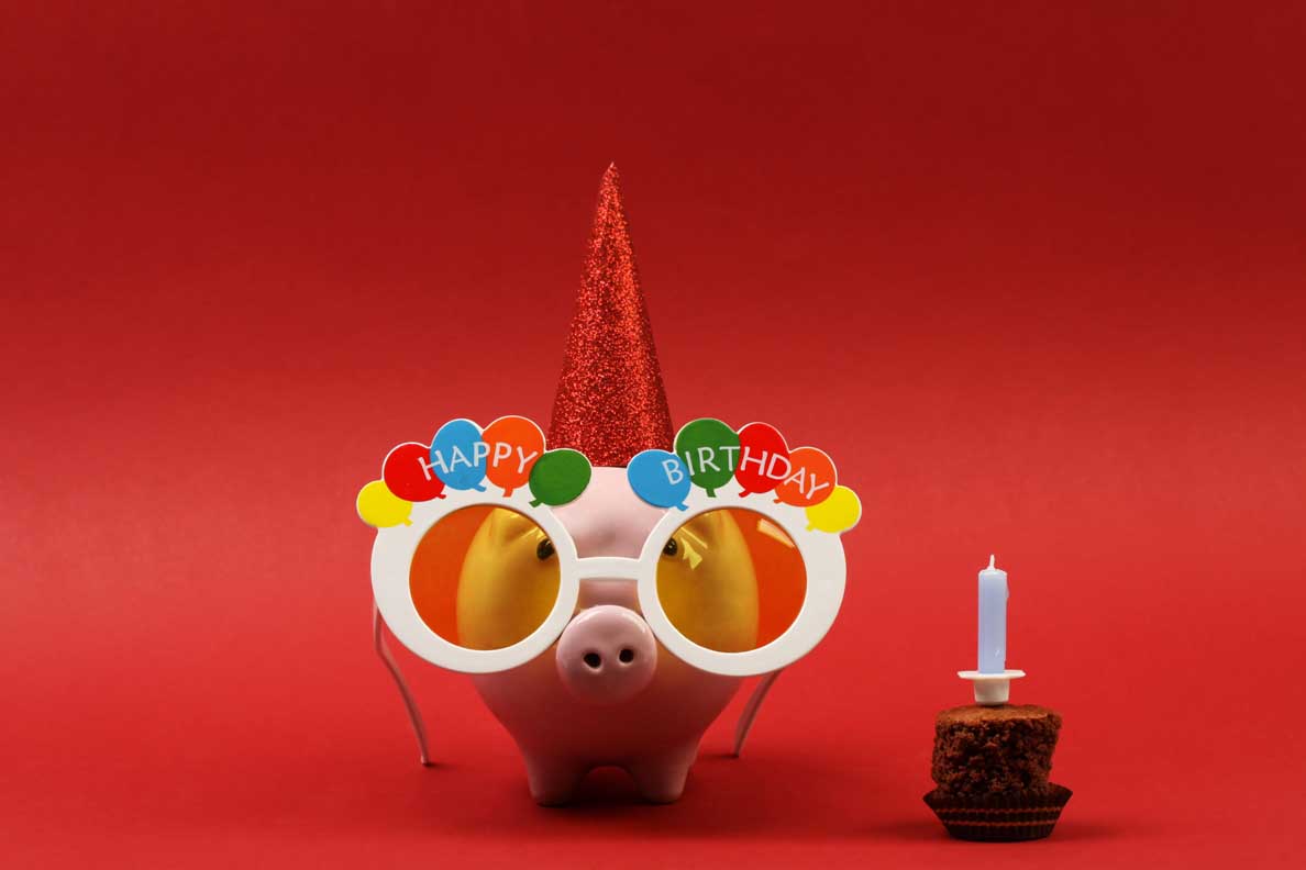 Small Pig wearing oversized spectacles – Happy Birthday Card